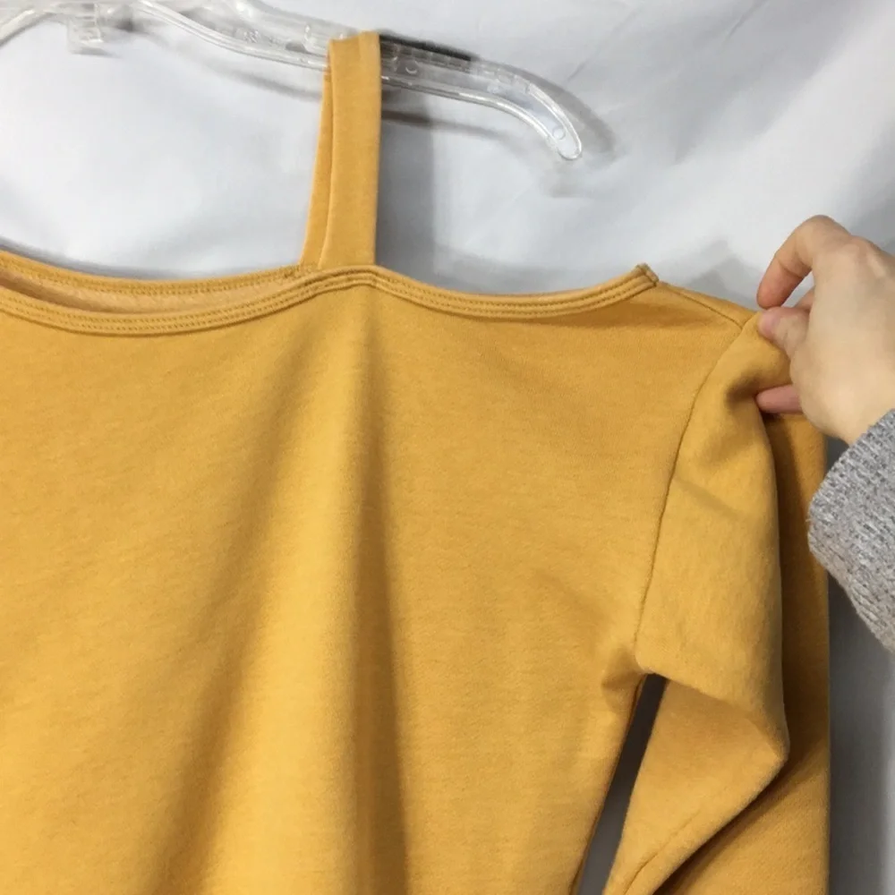 Aero Women’s Asymmetrical Cold-Shoulder Sweater Size S Like-NEW Condition - Picture 2 of 5